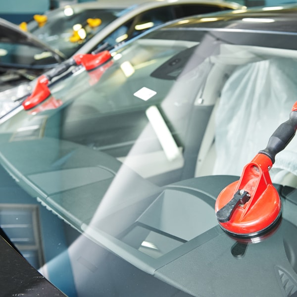 What auto glass company to call when windshield is broken  in Colorado